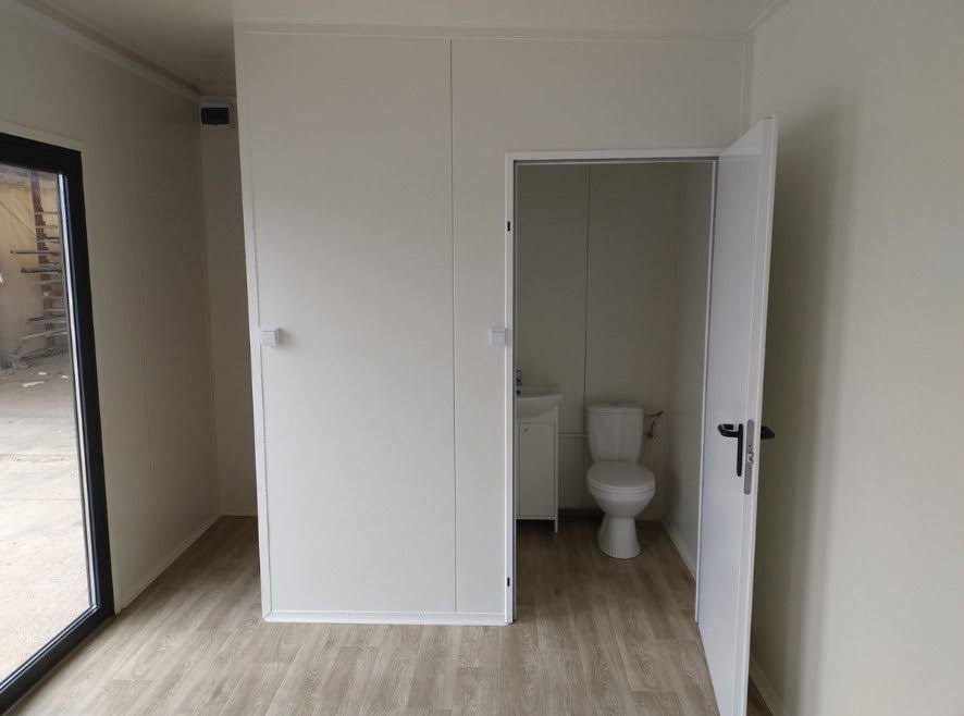 Contenedor de oficina de 21 m² con WC y cocina pequeña. - Imagen 10