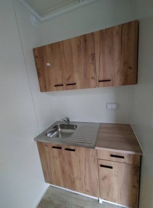 Contenedor de oficina de 21 m² con WC y cocina pequeña. - Imagen 11