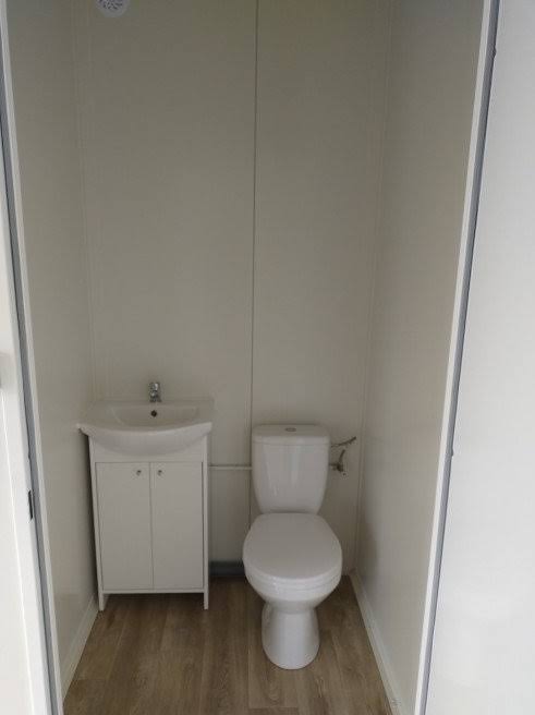 Contenedor de oficina de 21 m² con WC y cocina pequeña. - Imagen 5